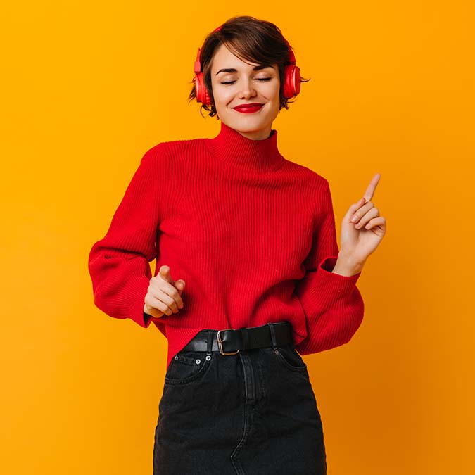 Şarkılar neden hep aşkı anlatır? En güzel şarkılar hep can yakan şarkılardan çıkıyor. Duyguları ve dramları besleyen bestelerde kendini buluyor her insan.