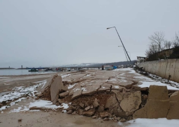 Sinop'ta balıkçı barınağında heyelan
