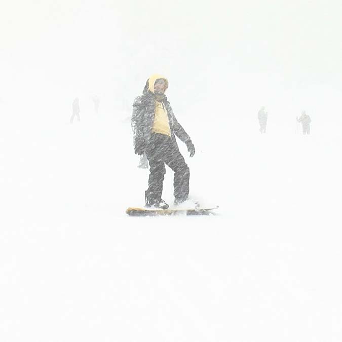 Uludağ'da yoğun sise rağmen pistler doldu