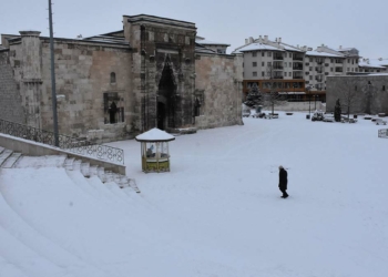 Sivas'ta 780 yerleşim yerine ulaşım sağlanamıyor