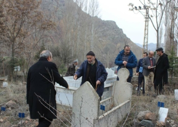 Yusufeli'de mezarlar taşınıyor