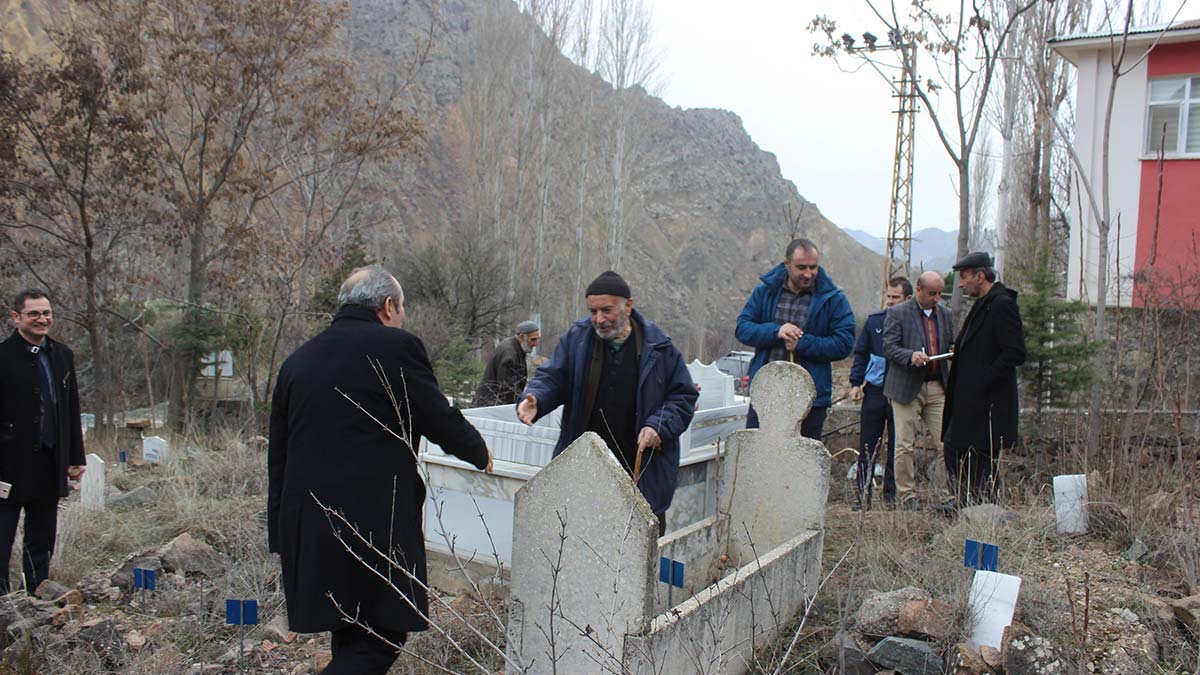 Yusufeli'de mezarlar taşınıyor