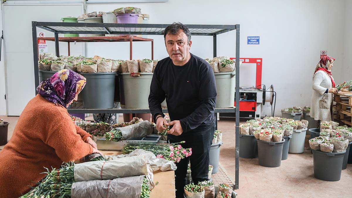 Orta Anadolu Süs Bitkileri ve Mamulleri İhracatçıları Birliği Başkanı İsmail Yılmaz, Avrupa'da 17 milyar dolarlık pazar olduğunu, şimdilerde yüzde 1'e dahi ulaşmayan ihracatı yüzde 3'lere çıkarmayı hedeflediklerini söyledi.