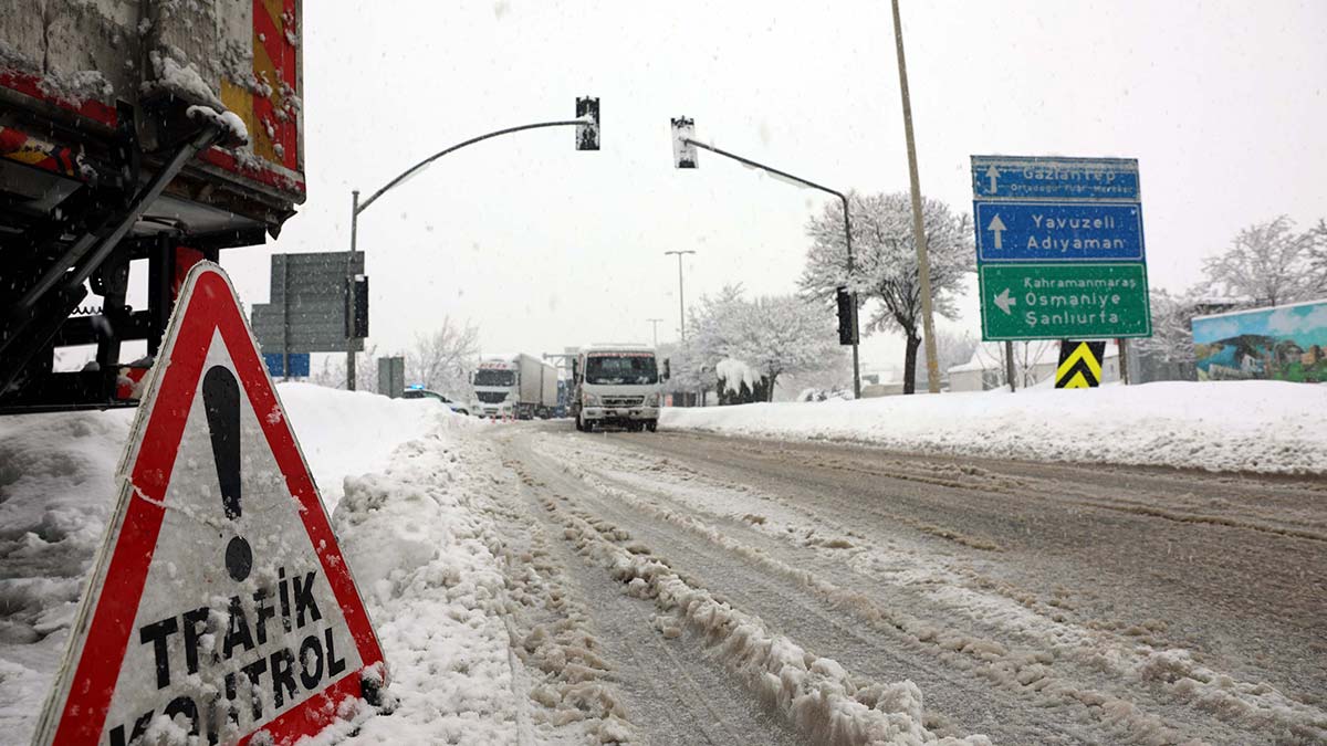 TAG Otoyolu Gaziantep yönünde kapatıldı