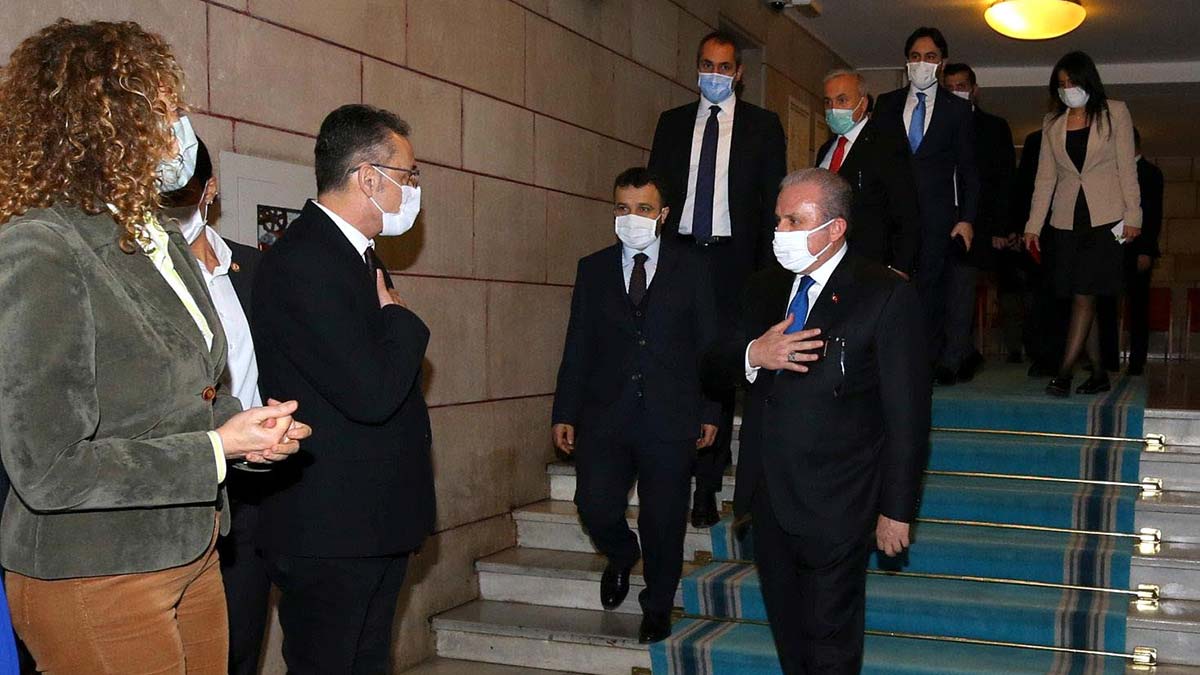 Anayasal düzene karşı işlenen suçlarda dokunulmazlık kaldırılmalı