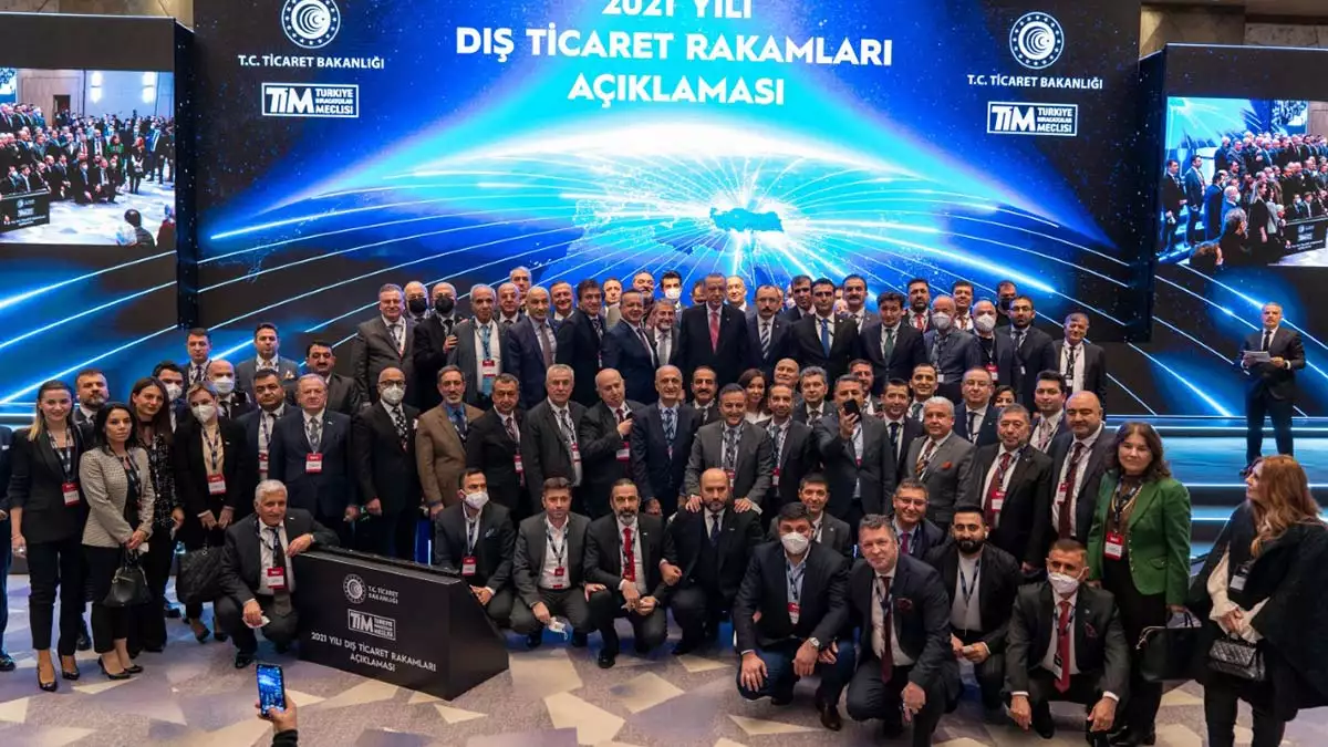 Ti̇m başkanı i̇smail gülle, "yapılacak yeni yatırımlarla birlikte ihracatımızı daha yukarılara çıkaracağız. 2021 yılında ihracatın ithalatı karşılama oranı yüzde 84’e çıktı. Bu başarıyı dış ticaret fazlasına dönüştürmek için çalışacağız” dedi.