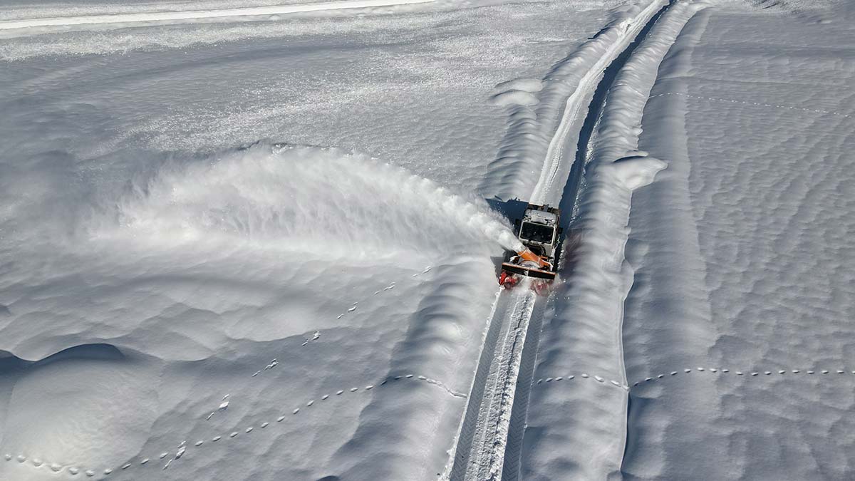 Yoğun kar yağışı hayatı felç etti