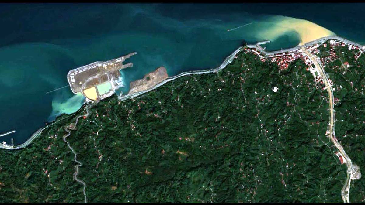 Ulaştırma ve Altyapı Bakanlığı'nca projelendirilen, Türkiye yüz ölçümünü değiştiren deniz dolgusu uydu fotoğraflarında.