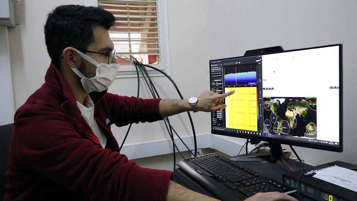 Türkiye'nin ilk cep uydusu, ilk sinyali gönderdi