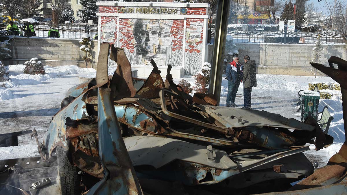 Uğur Mumcu'nun otomobili sergileniyor