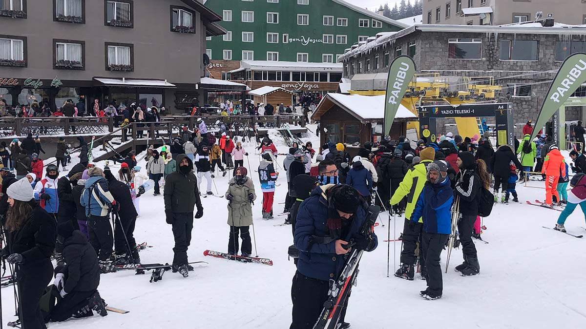 Uludağ'da hafta sonu yoğunluğu
