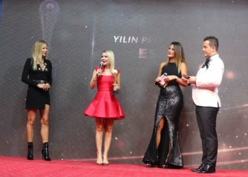 Esin Yum yılın televizyon programcısı ödülünü aldı