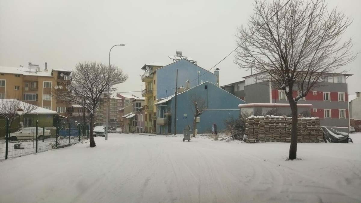 Uşak'ta okullara kar tatili