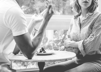 Ardına bakmadan hiç gider mi?