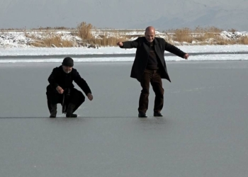 Van Gölü buzla kaplandı
