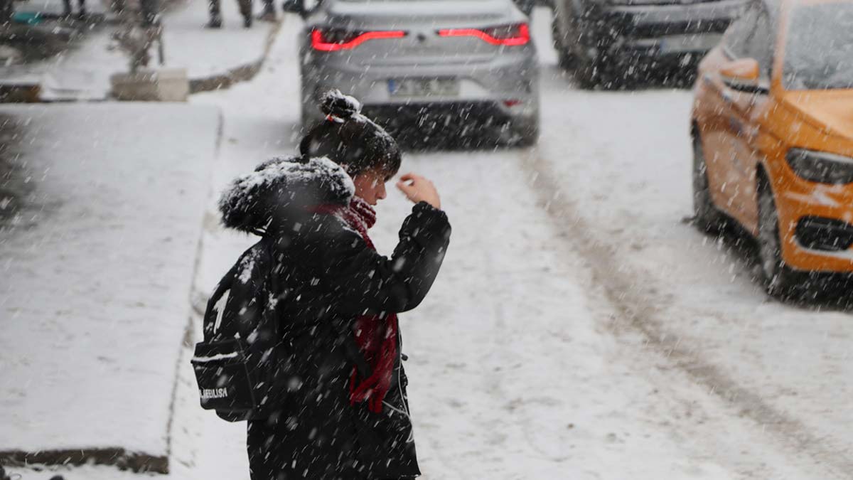 Bitlis'te kamuda çalışan engelli ve hamilelere idari izin
