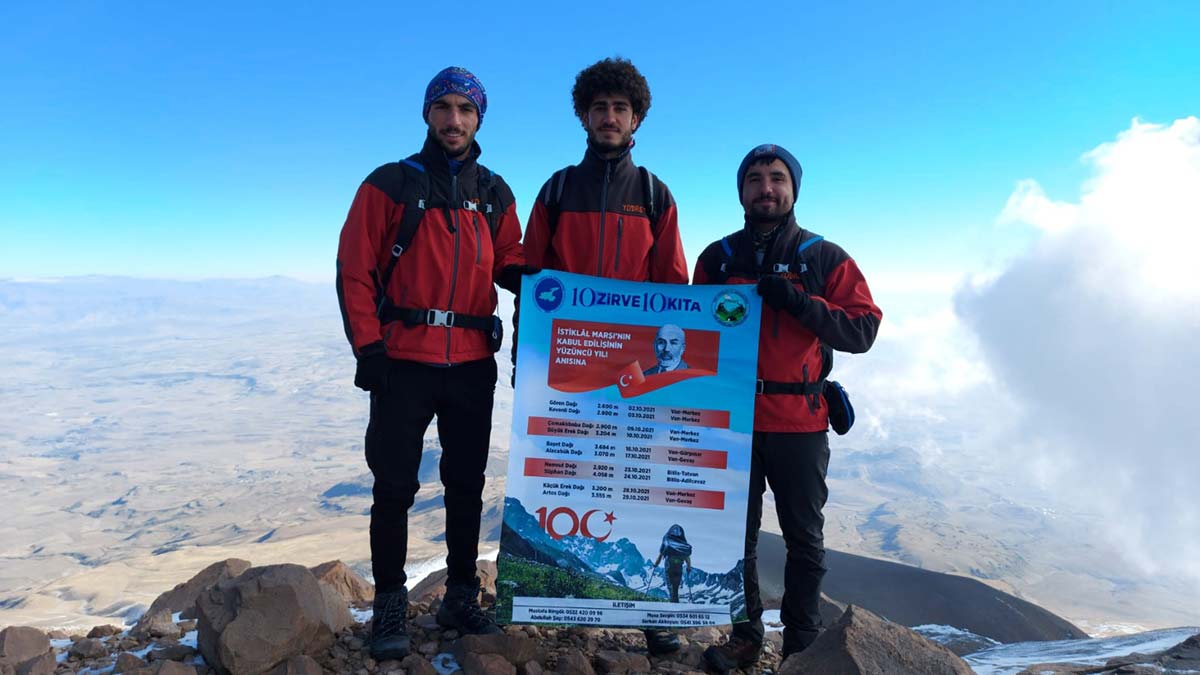 Artos Dağı'nın zirvesinde İstiklal Marşı okudular