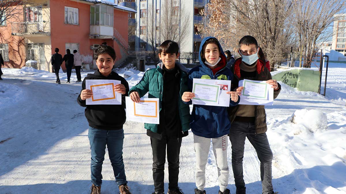 Öğrenciler karne heyecanı yaşayamadı