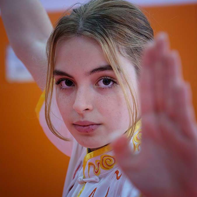 Konya'da 11 yıl önce 6 yaşındayken yaramazlık yapıyor diye ailesinin Uzak Doğu sporu Wushu Kung Fu kursuna gönderdiği Sıla Özge Öden (17), uluslararası müsabakalarda 115 madalya kazandı.