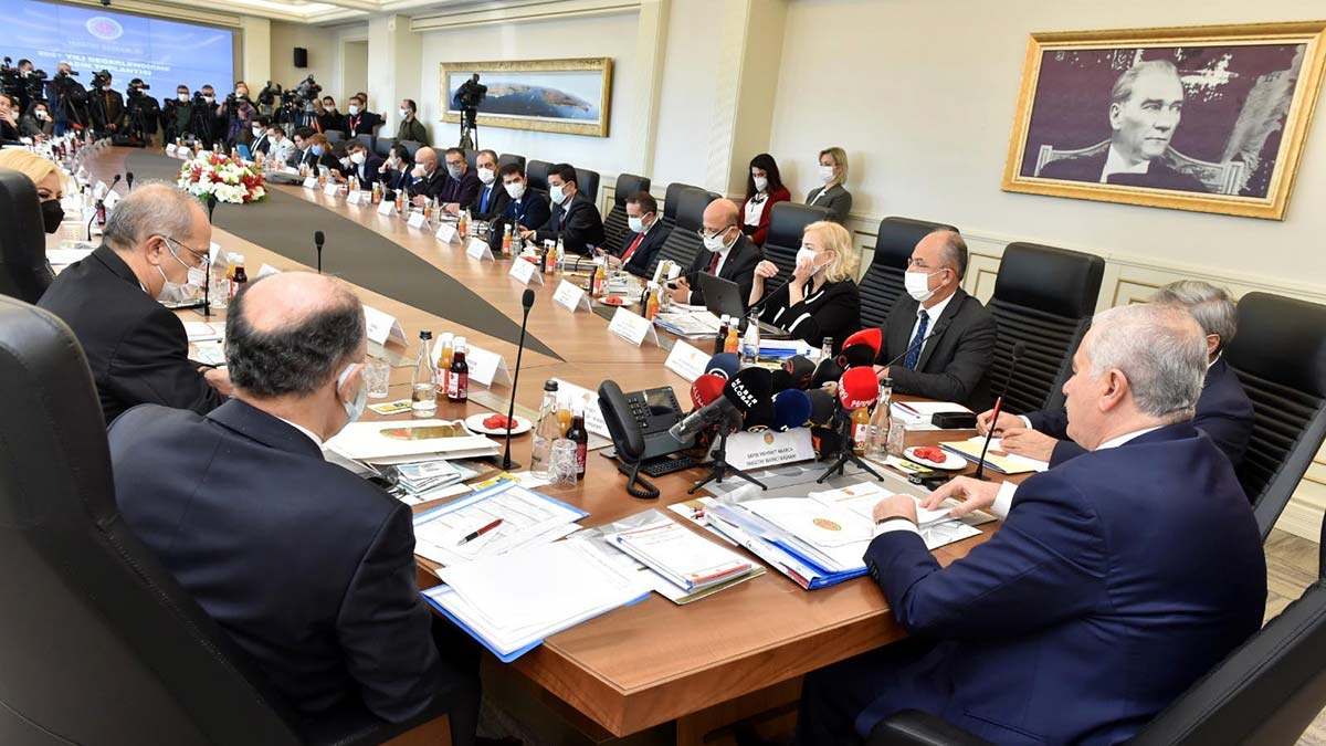 Ceza dosyalarında birikmiş iş yükü azaldı