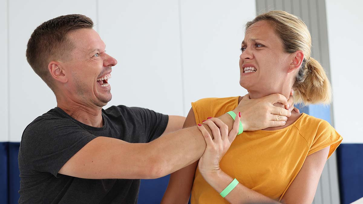 Haksız mıyım, mutsuz mu?