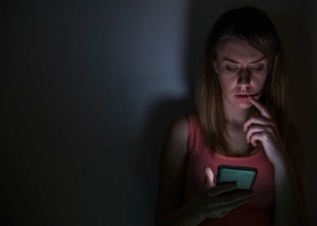 Sevgili okurlar; çağımızın en tehlikeli, çocuklarımızı ve gençlerimizi kontrolümüz dışında ağına düşüren siber zorbalık konusunu birlikte tanıyıp çözüm yollarını bulmaya çalışalım…