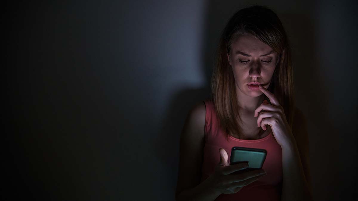 Sevgili okurlar; çağımızın en tehlikeli, çocuklarımızı ve gençlerimizi kontrolümüz dışında ağına düşüren siber zorbalık konusunu birlikte tanıyıp çözüm yollarını bulmaya çalışalım…