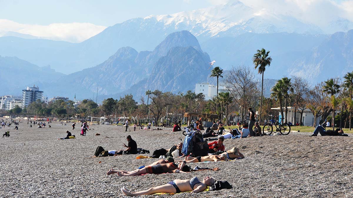 Antalya'da yaz günlerini aratmayan görüntüler