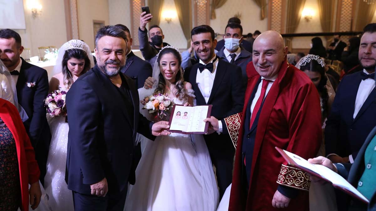 Keçiören Belediyesi, 14 Şubat'ta 14 çift için geleneksel toplu nikâh töreni düzenledi. Belediyenin evlendirme müdürlüğüne evlenme başvurusunda bulunan 14 çift bu özel günde Keçiören Belediye Başkanı Turgut Altınok’un kıydığı nikâhlarla dünya evine girdi.