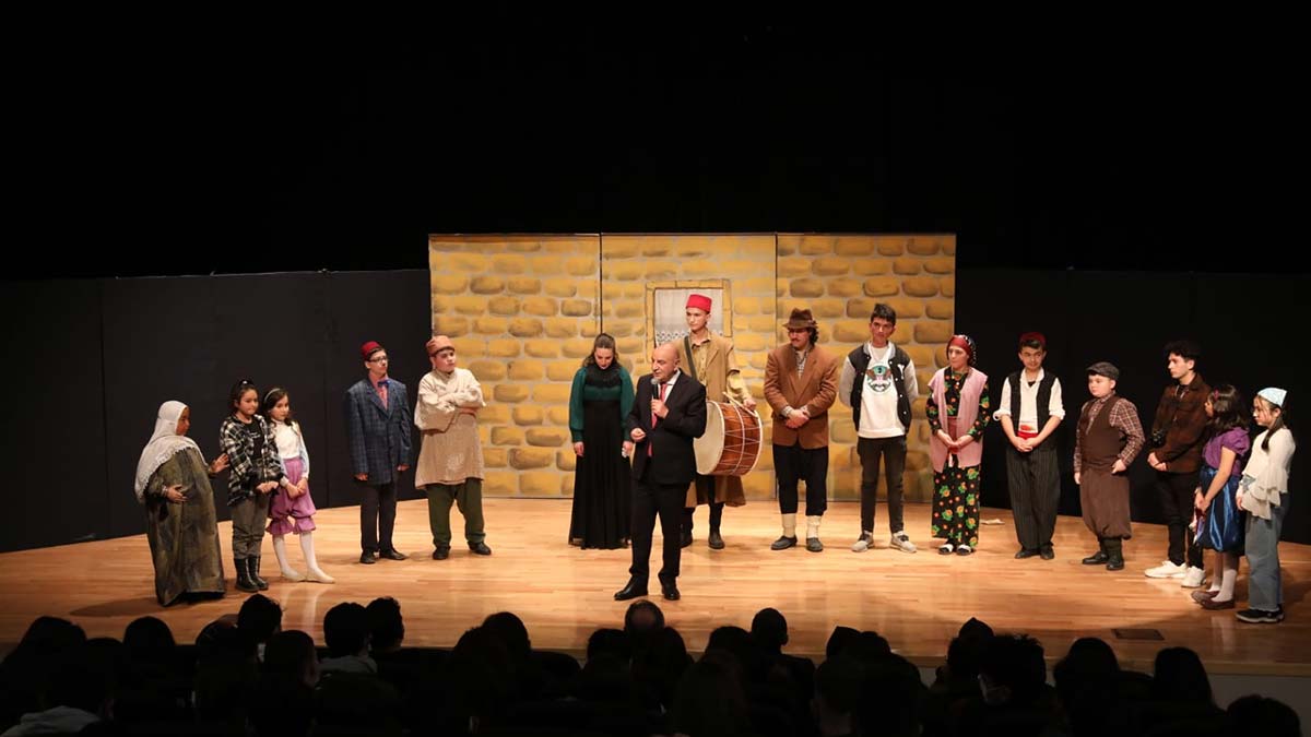 El Alem Ne Der tiyatro oyunu sahnelendi