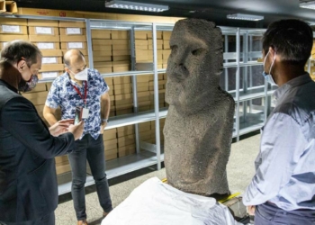 Moai heykeli Paskalya Adası'na dönüyor