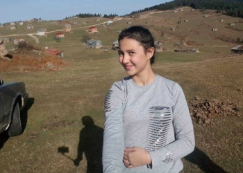 Çocuksan bu dünyada yaşamaya hakkın yok!