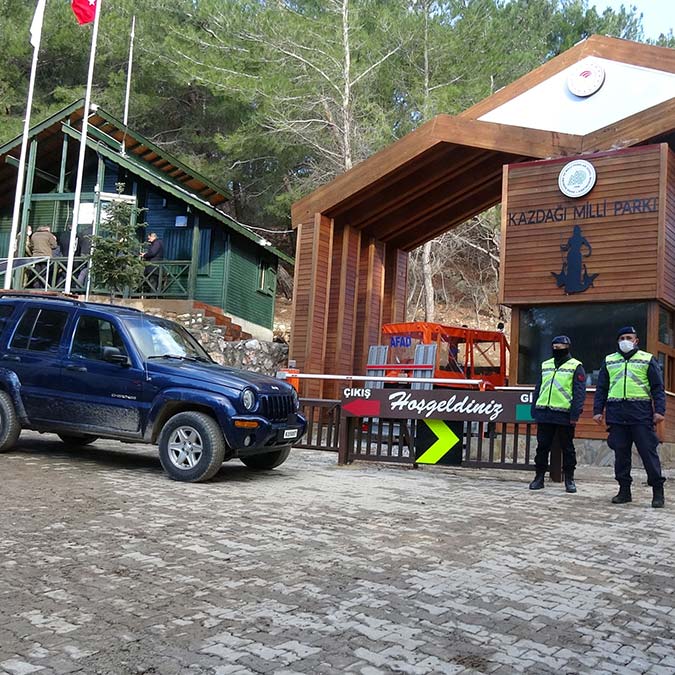 Mahsur kalan 17 asker ve belediye işçileri kurtarıldı