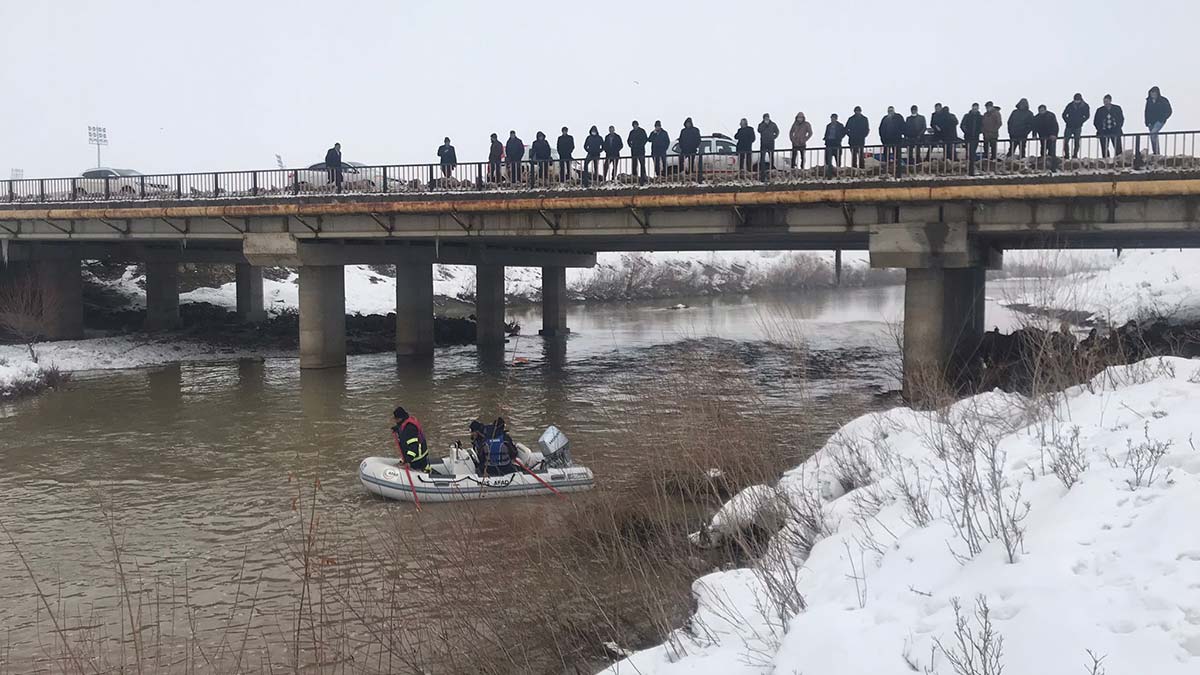Karasu Nehri'ne düşen Yağmur aranıyor