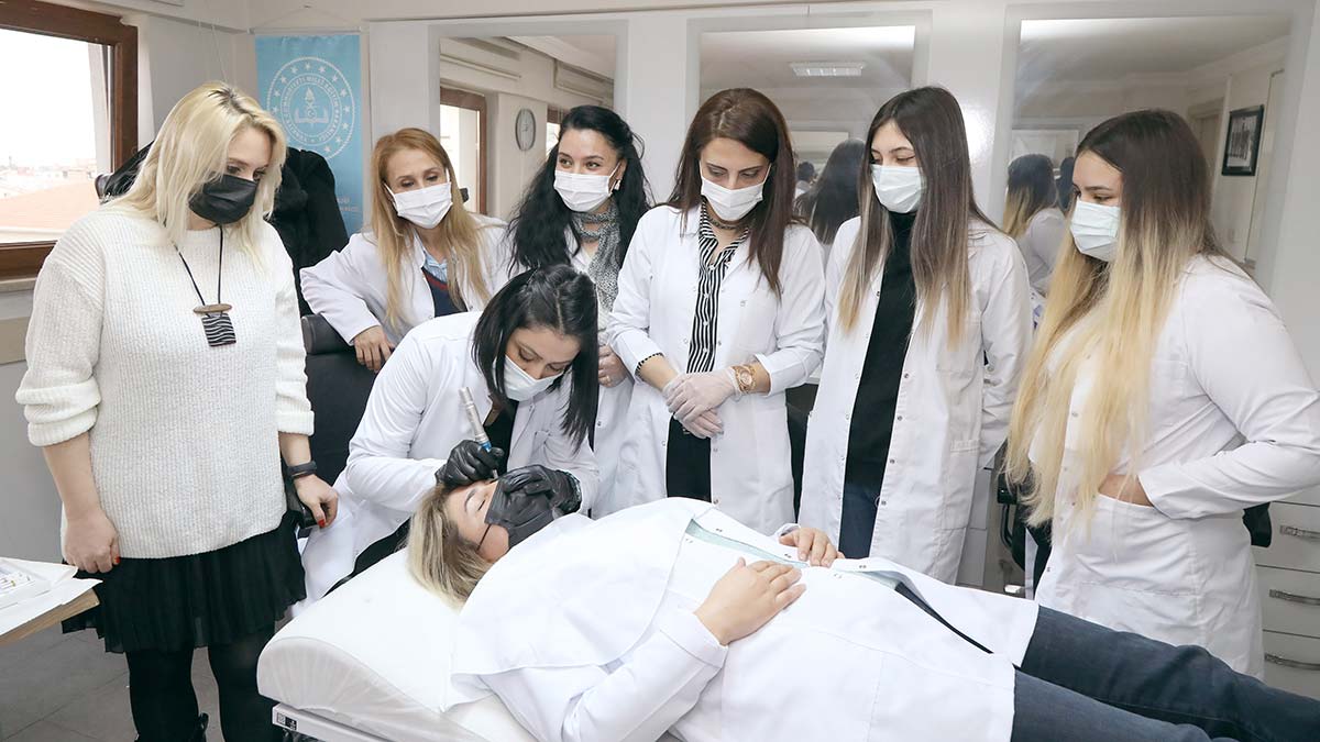 Kalıcı Makyaj Tekniği kursu ilgi görüyor