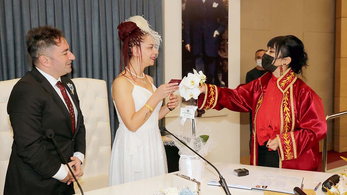 14 Şubat'ta 24 çift evlilik için evet dedi