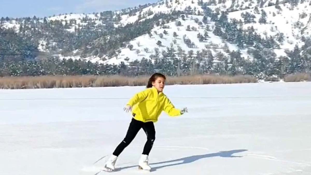 Buz pateni sporcusu Umay Eymir'de şov yaptı