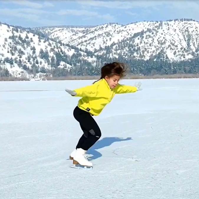 Buz pateni sporcusu Umay Eymir'de şov yaptı
