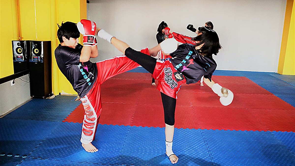 Karabulut kardeşler kick boksta şampiyon oldu