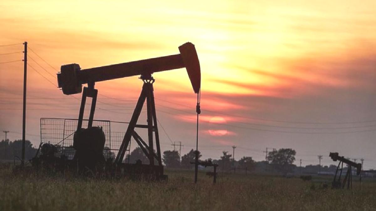 Petrol fiyatları Ukrayna kriziyle zirveye tırmandı