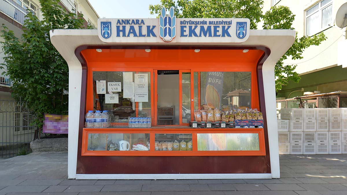 421 Halk Ekmek Satış Büfesi başta olmak üzere 7 Başkent Market Şubesi, 4 Fabrika Satış Mağazası ve 3 Başkent Büfesi ile vatandaşlara hizmet vermeye devam ediyor.