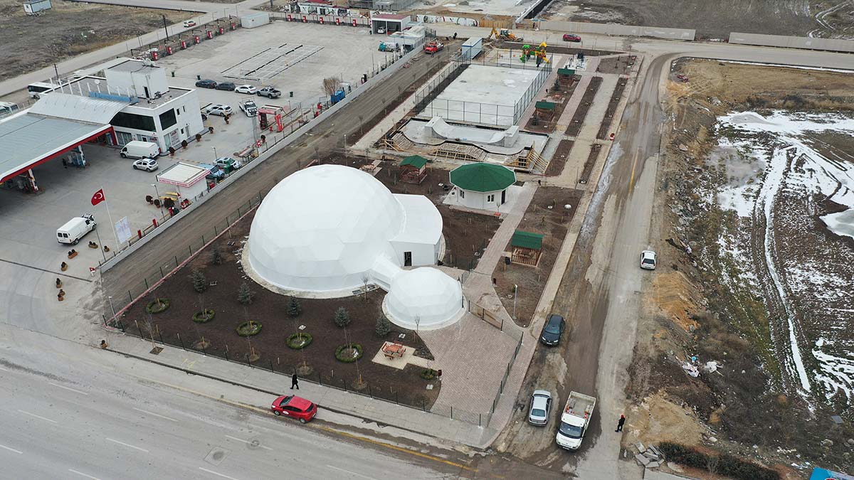 Ahmet Çalık'ın ismi buz pateni pistine verildi