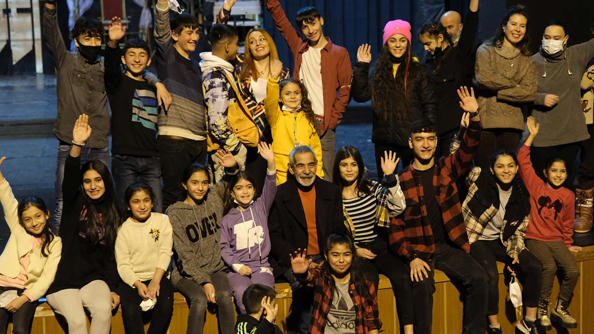 Büyükşehir, dezavantajlı çocukları tiyatroyla buluşturuyor