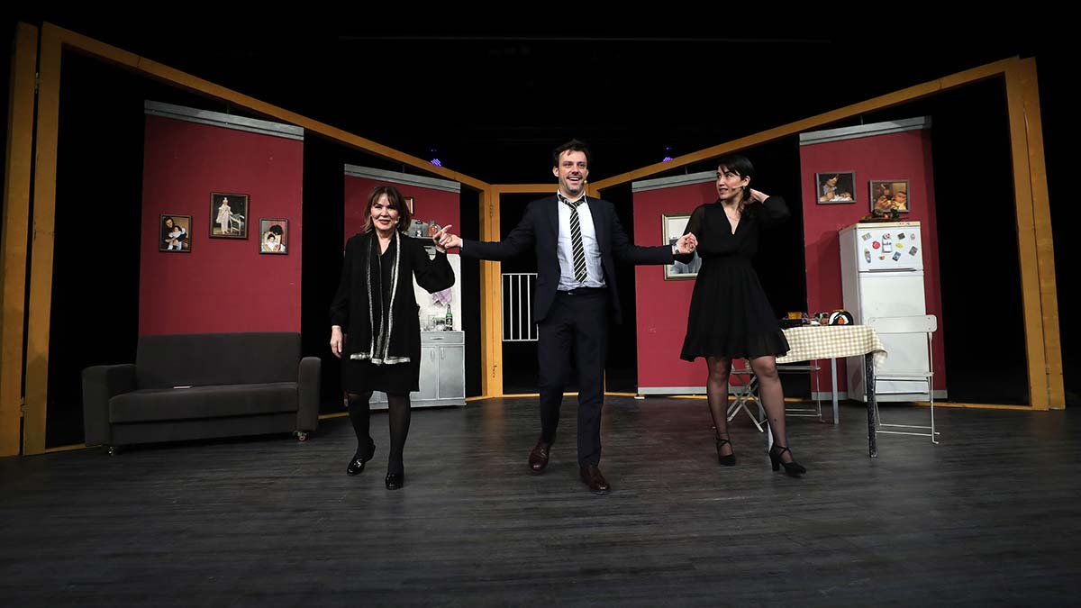 Fanatik oyunu tiyatro severlerle buluştu