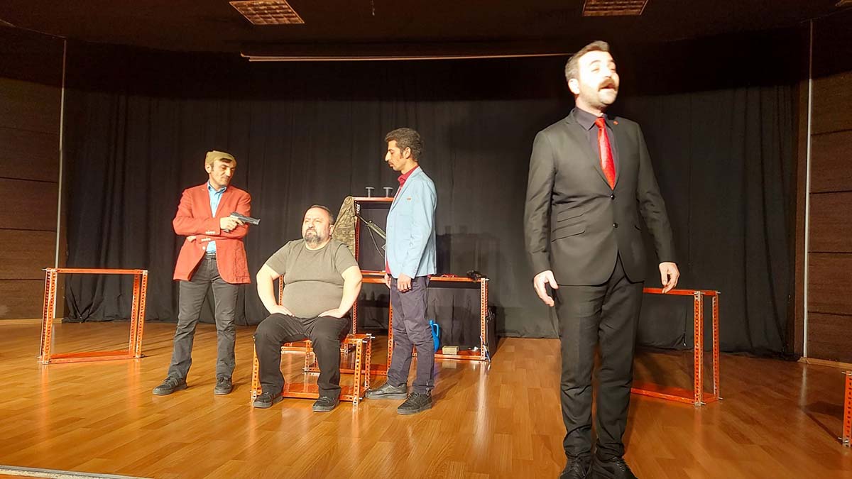 İyi Kötü Çirkin tiyatro oyunu sahnelendi