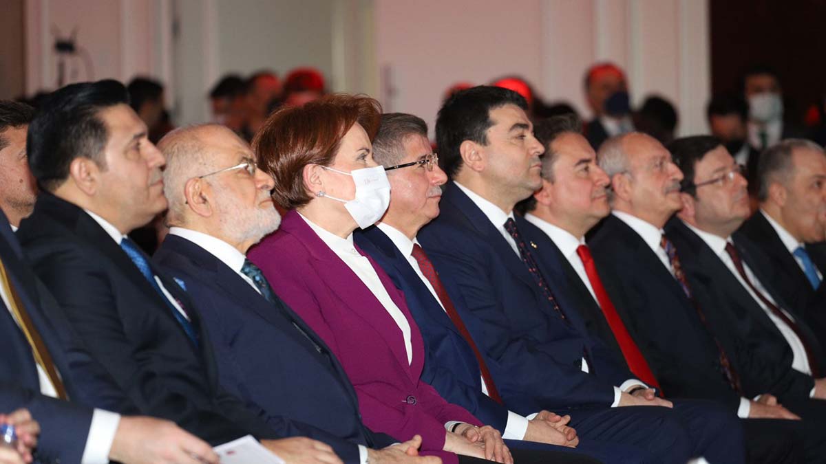 Yarının Türkiye'si için Güçlendirilmiş Parlamenter Sistem Sunum ve İmza Töreni için 6 parti lideri bir araya geldi.