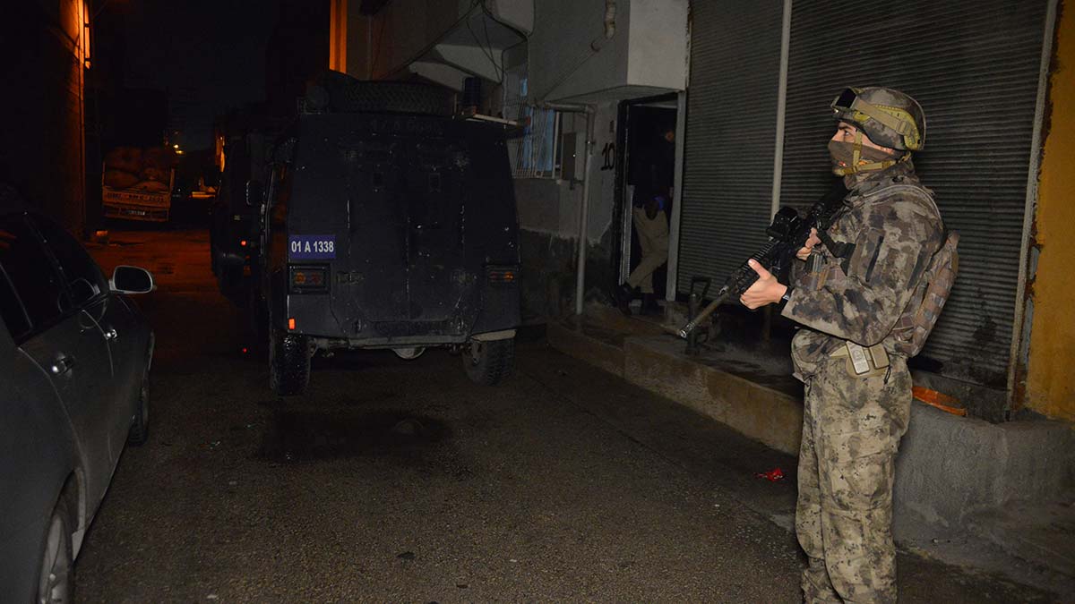Adana'da terör örgütü operasyonu; 6 gözaltı