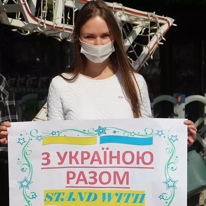 Adana'da yaşayan ukraynalılar rusya'yı protesto etti