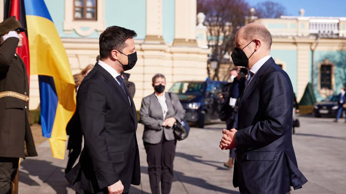Olaf Scholz Kiev'de Zelenski ile görüştü