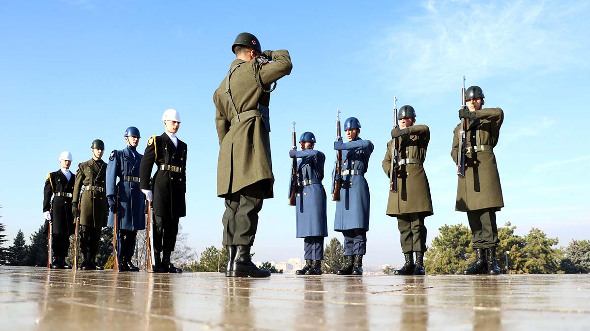 Ulu Önder Mustafa Kemal Atatürk'ün ebedi istirahatgahı Anıtkabir'in nöbetçi askerlerinin tören hazırlıkları ve çalışmaları, görüntülendi.